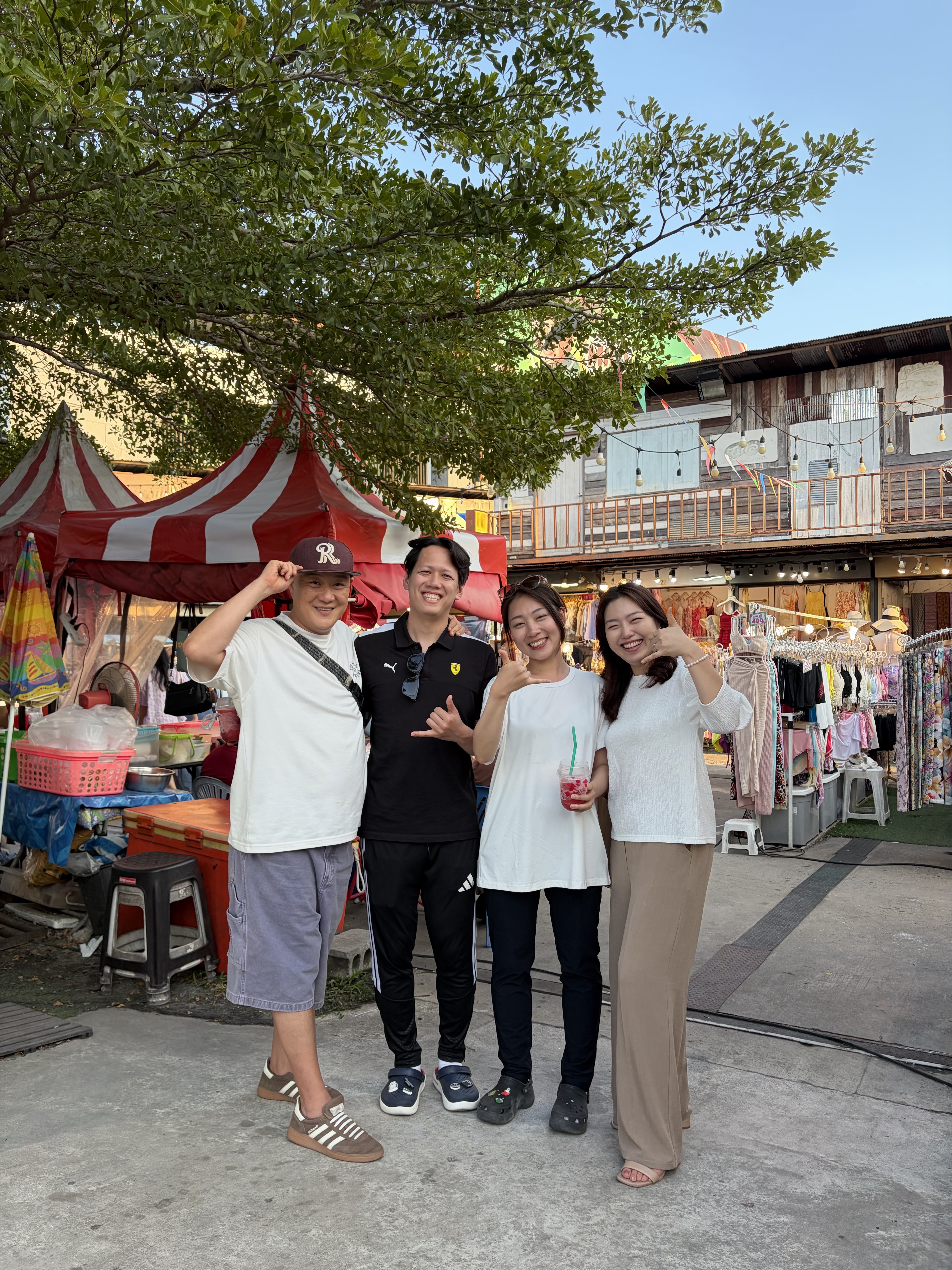 찰리, 샐리와 함께한 행복했던 카오락 신혼여행